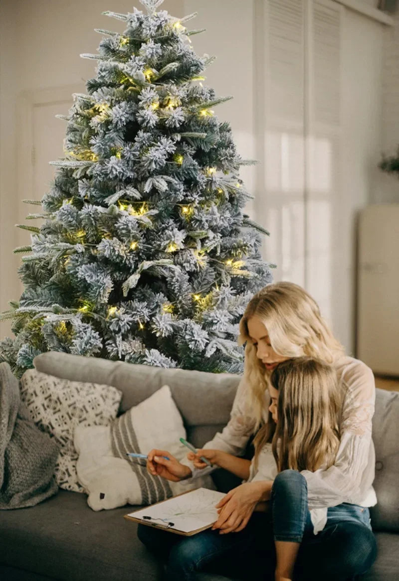 Snow-Sprayed PE&PVC Artificial Christmas Tree